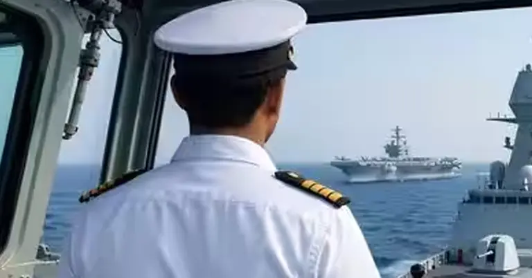 ইন্ডিয়ান নেভির এক সদস্য